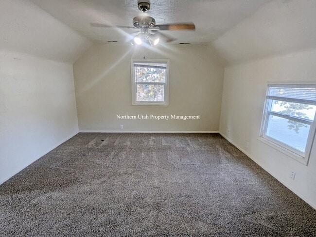 Foto del edificio - Upper Unit 2 Bed 1 Bath