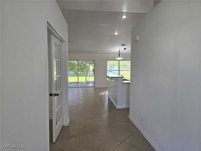 Foto del edificio - 4325 Garden Blvd