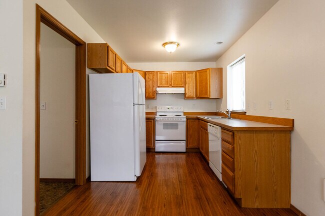 Kitchen - 1608 N Brook Ct