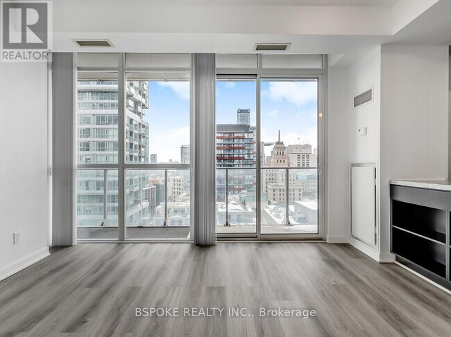 Building Photo - 126 Simcoe St