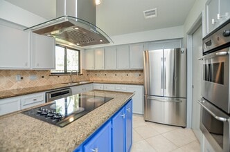 Building Photo - 1702 Cherry Bend Dr