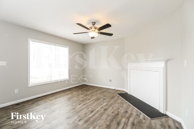 Foto del edificio - 2200 Emerald Creek Ct