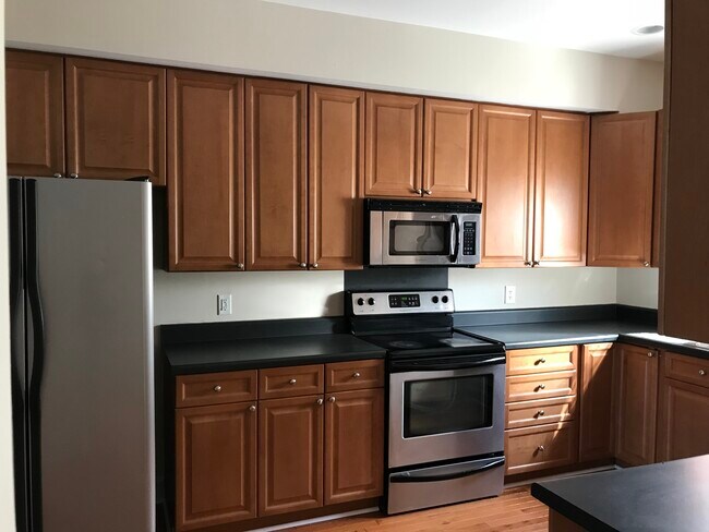 Kitchen - 4901 Lake Palmetto Ln