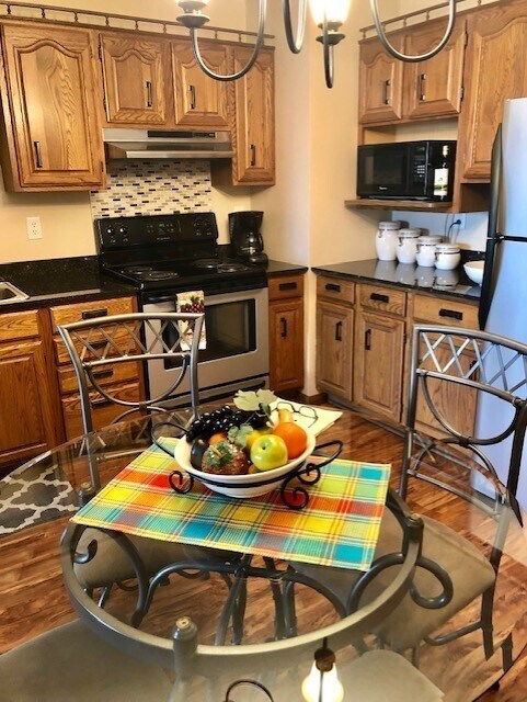 Foto principal - 1 Bedroom, 1 Bathroom Condo with 3-season ...