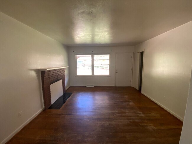 Building Photo - 1640 Lincoln Dr