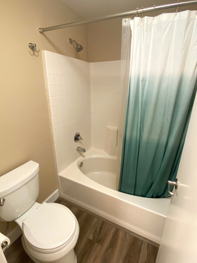 Building Photo - 1875 Baudouin Pl