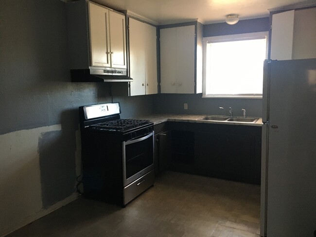 Building Photo - 1208 Fairfield Dr
