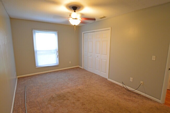 Building Photo - 502 Pilgrim Ct