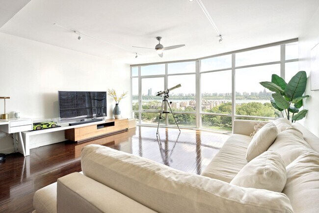 Foto del edificio - 100 Thompson Ln