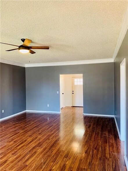 Building Photo - 2520 N Hampton Court