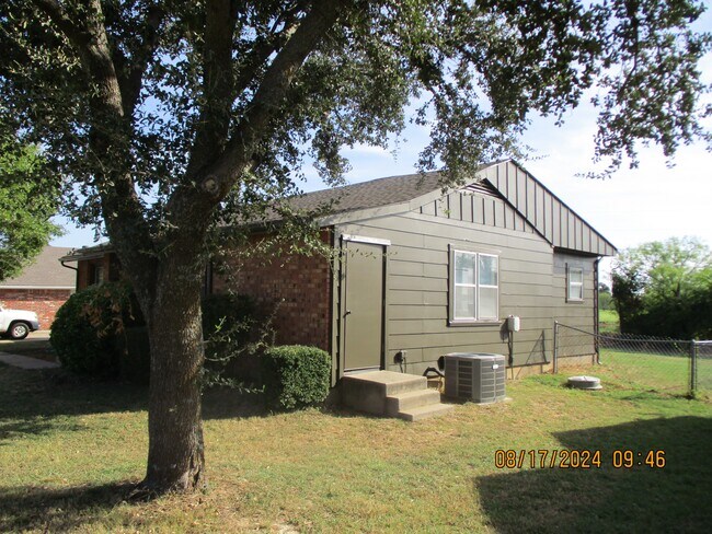 Foto del edificio - 3105 Acton School Rd