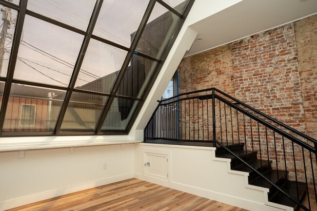 Foto del edificio - 102 W 6th St