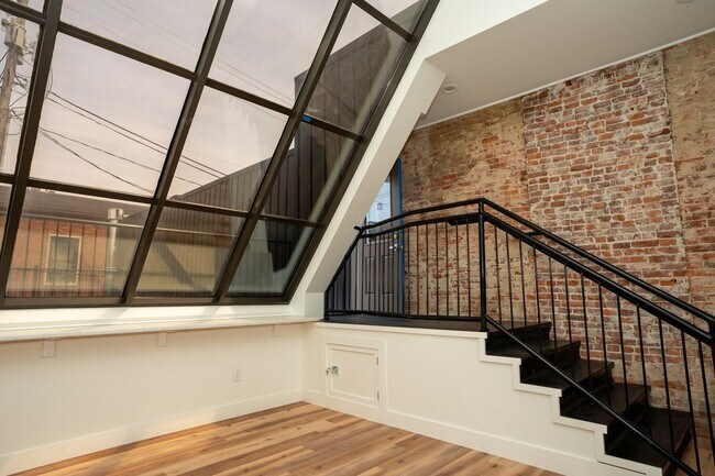 Foto del edificio - UPSCALE APARTMENT**Available August 2026 Call to inquire about April specials!