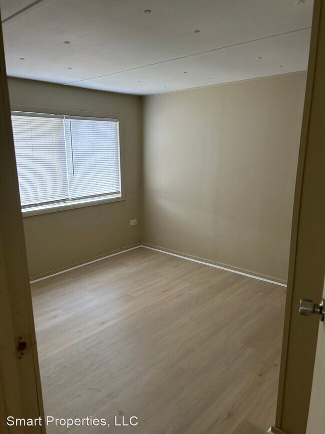Building Photo - 2 br, 1 bath House - 1505 Goodyear Ave, #17 B