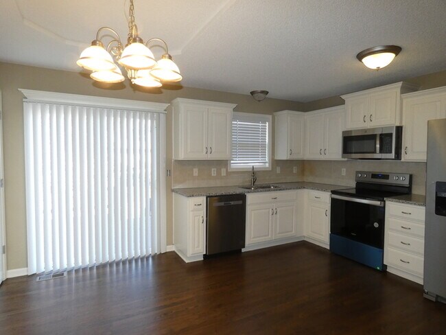 Building Photo - Beautiful Updated In Liberty School District!