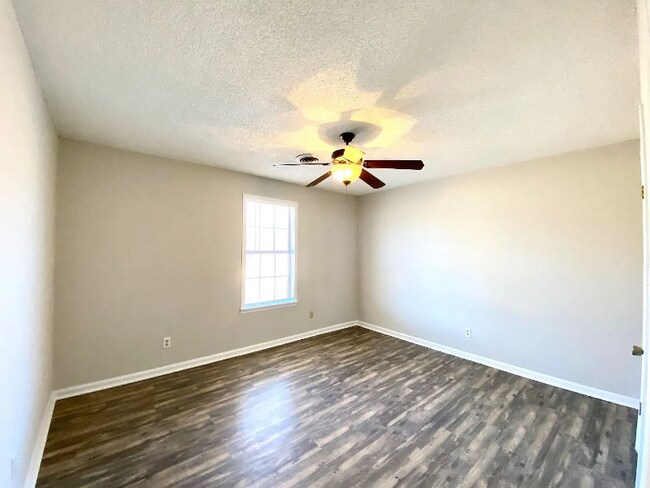 Building Photo - 2392 Crabapple Dr
