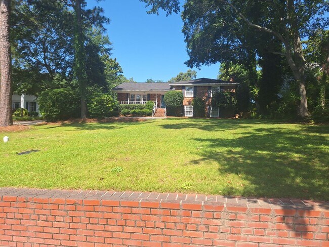 Building Photo - Magnificent Four Bedroom Home - Minutes Away from Numerous Attractions!