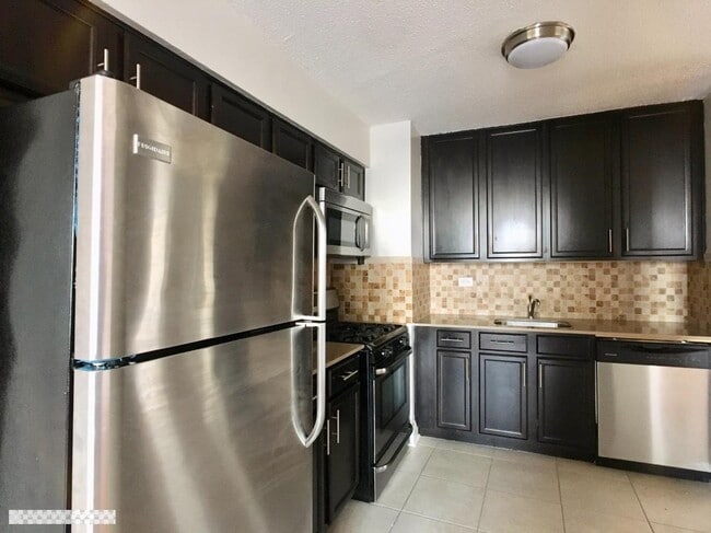 Building Photo - 3333 Broadway