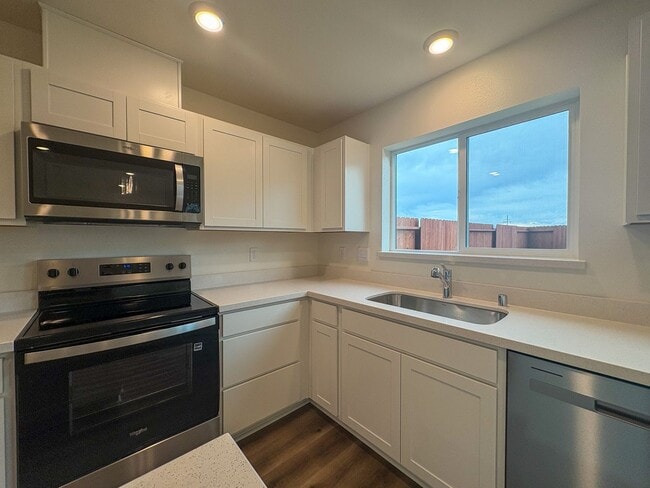 Building Photo - 827 Congaree Ln