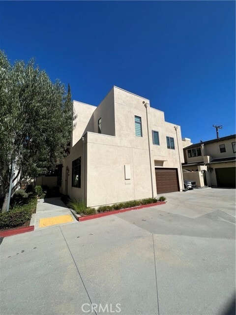 Building Photo - 2027 N Orange Olive Rd