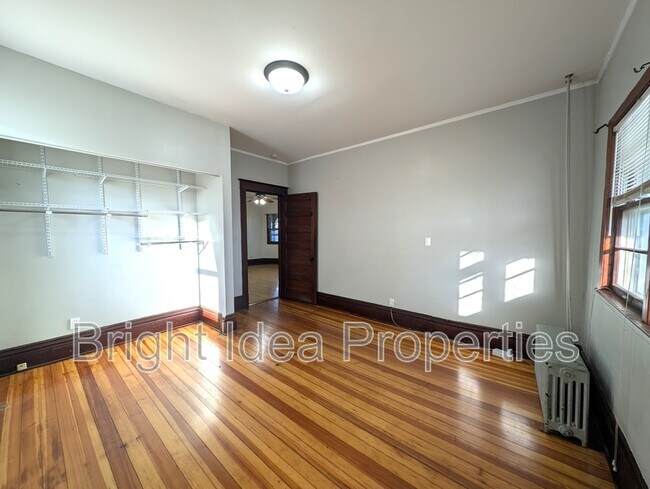 Foto del edificio - 869 Geranium Ave E