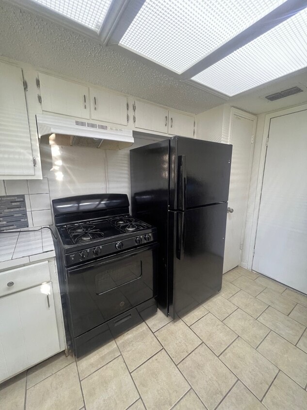 Building Photo - 12211 Wood Spring Ln