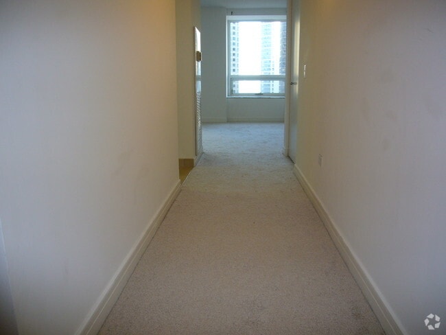 Building Photo - 512 N McClurg Ct