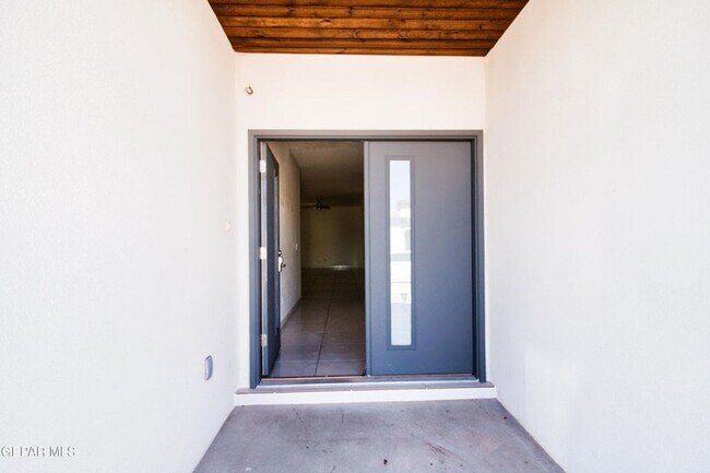 Building Photo - 1723 Eased-