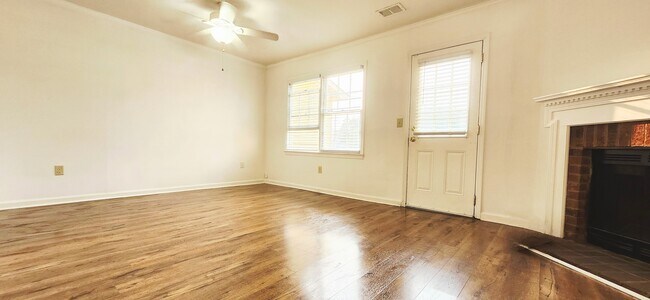 Foto del edificio - 5595 Executive Way