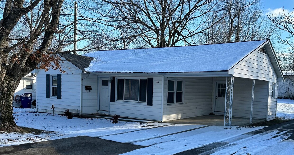 Primary Photo - House in Benton!