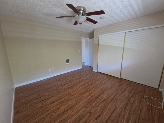 Foto del edificio - 28151 Highridge Rd