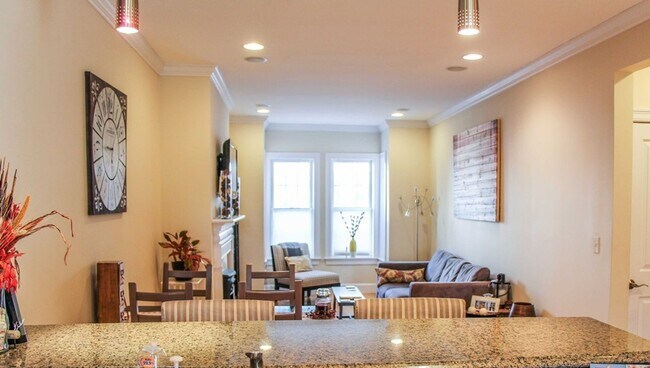 Foto del edificio - 529 E 8th St