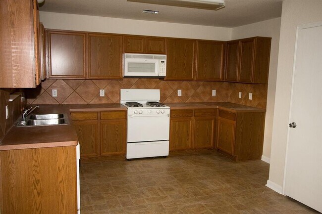 Foto del edificio - 6615 Providence View Ln