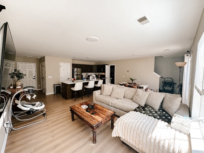 Building Photo - 215 Dillard Mill Dr