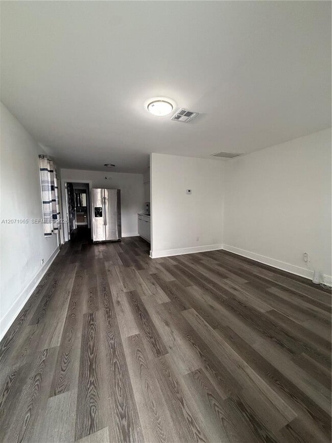 Building Photo - 706 S F St