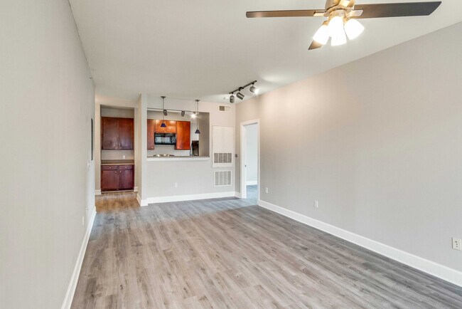Foto del edificio - Room in Condo on Crossing Pl