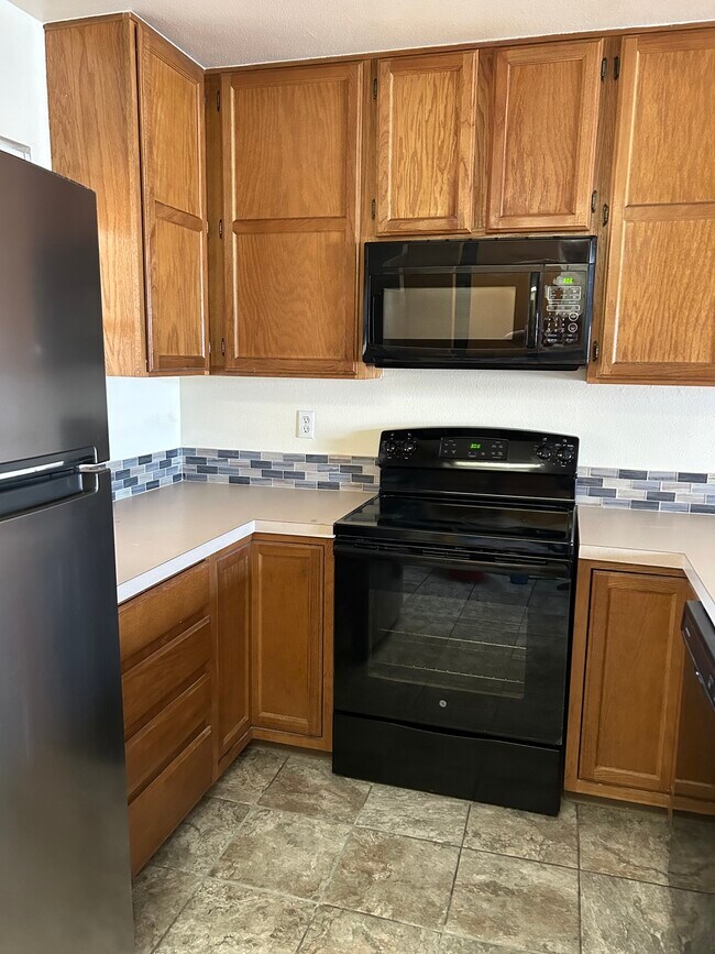 New fridge/stove/microwave - 2960 W Stuart St