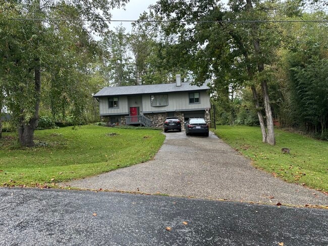Building Photo - 128 White Oak Road Ext