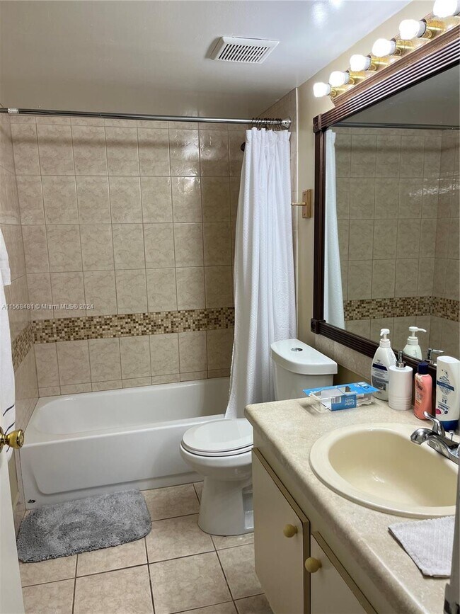 Foto del edificio - 18250 Mediterranean Blvd