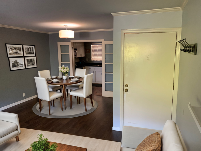 Foto del edificio - 837 N West Knoll Dr