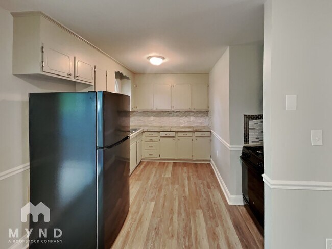 Foto del edificio - 5110 Darby Dr