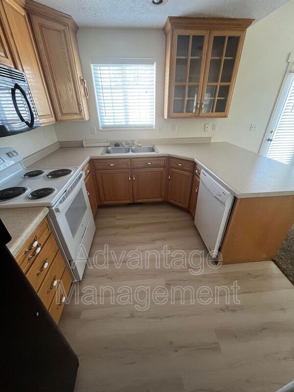 Building Photo - 1947 S Columbia Ln