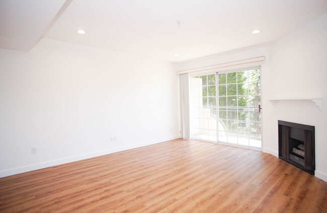 Building Photo - 4760 Templeton St