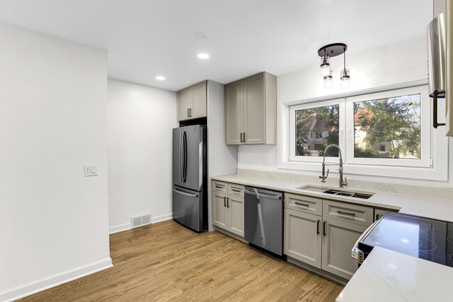 Foto del edificio - 351 Jefferson Ave