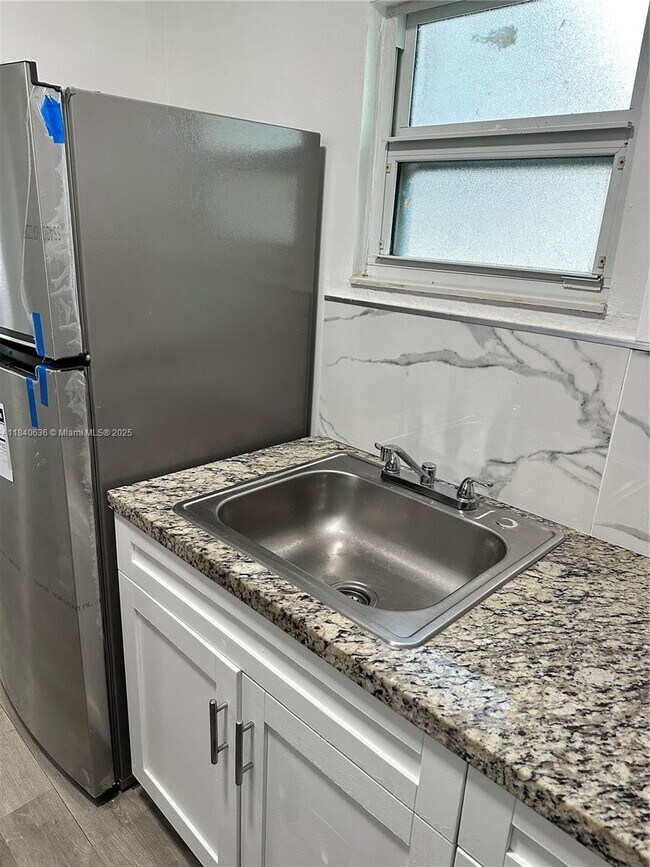 Foto del edificio - 2111 SW 14th Terrace