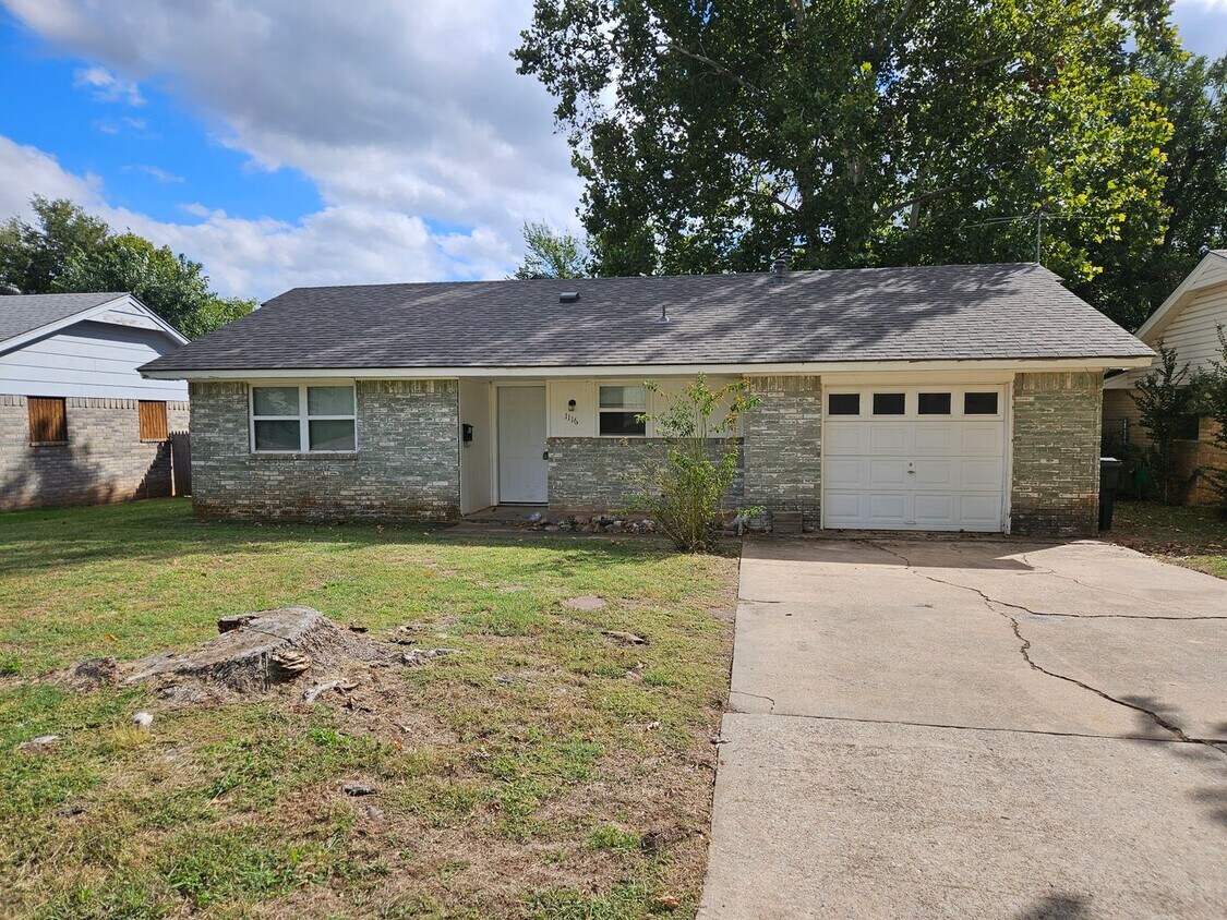 (3) Bed/(2) Bath Avail NOW! Pets Negotiable! - (3) Bed/(2) Bath Avail NOW! Pets Negotiable!