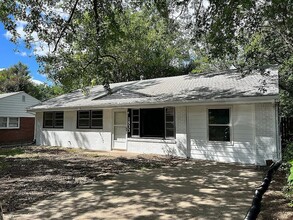 Building Photo - 1533 Hartford Rd