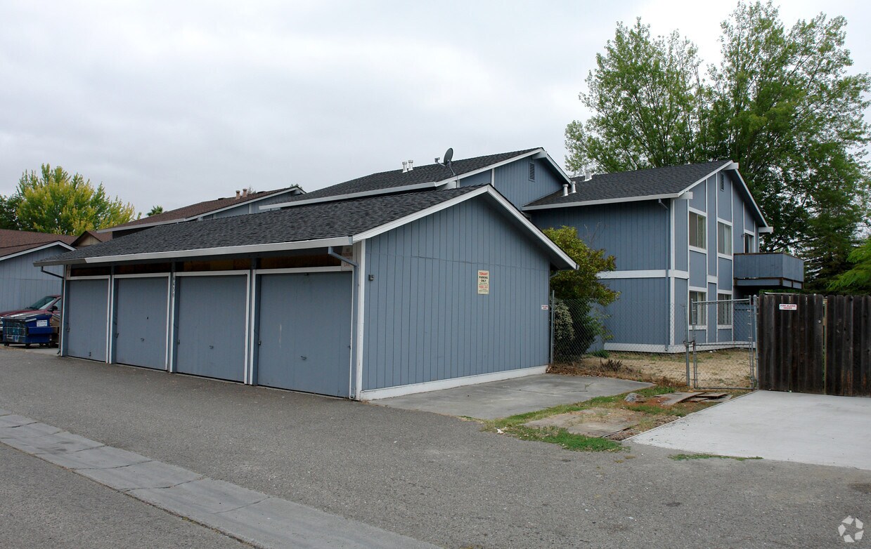 Building Photo - 6430 Country Club Dr