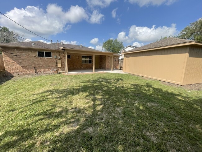 Building Photo - 10827 Sageriver Dr