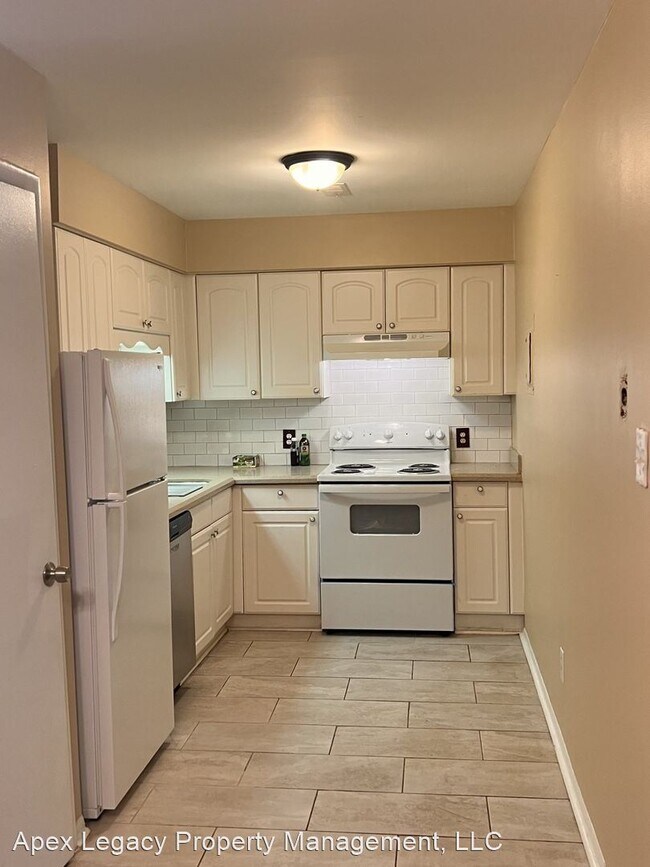 Building Photo - 2 br, 1 bath House - 1299 Schaub Drive  Un...